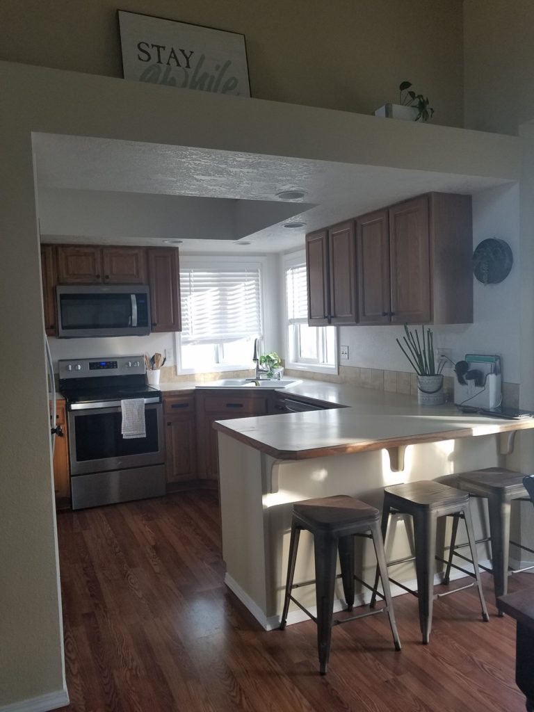 updating '80s oak cabinets