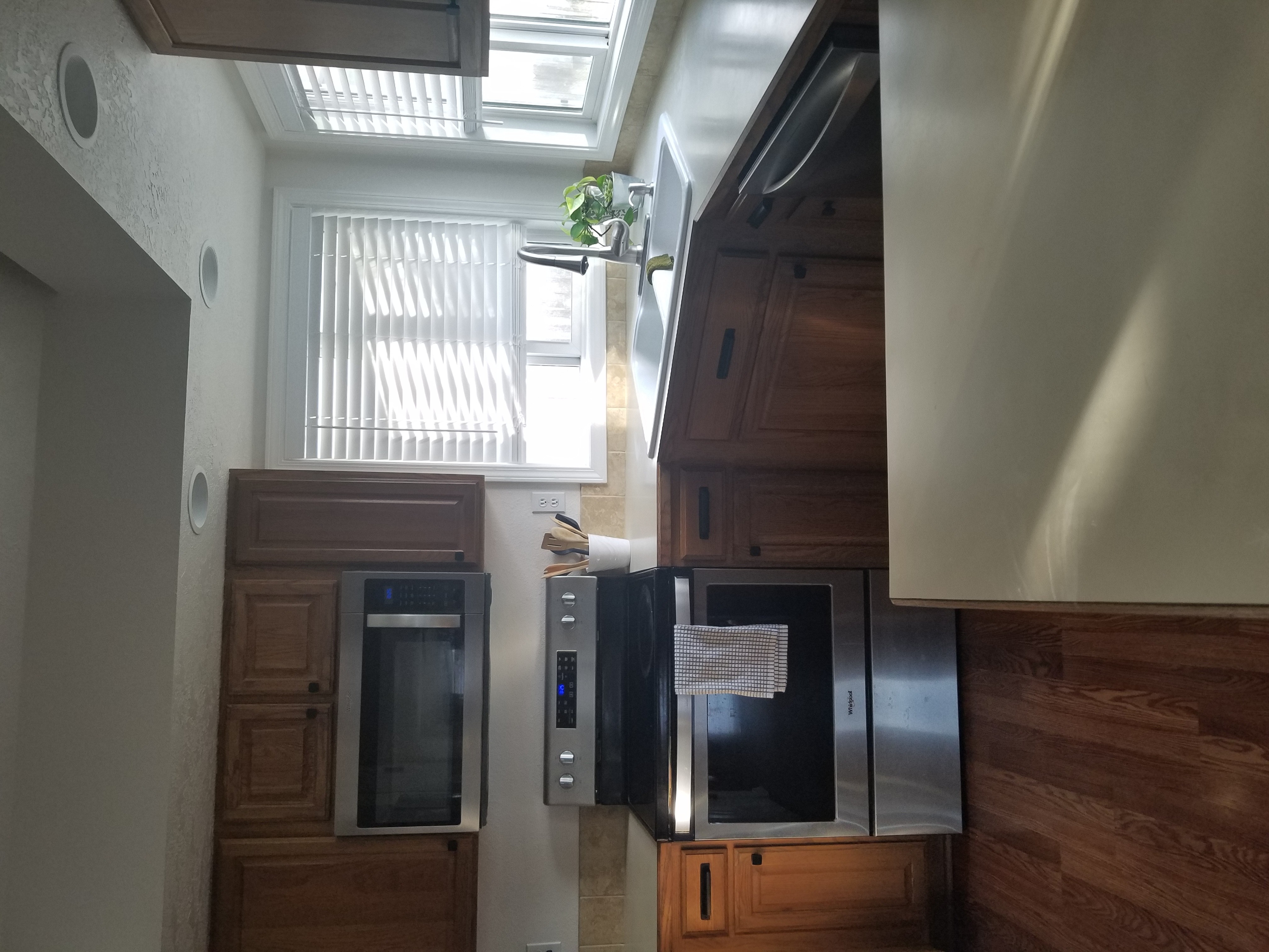 updating '80s oak cabinets