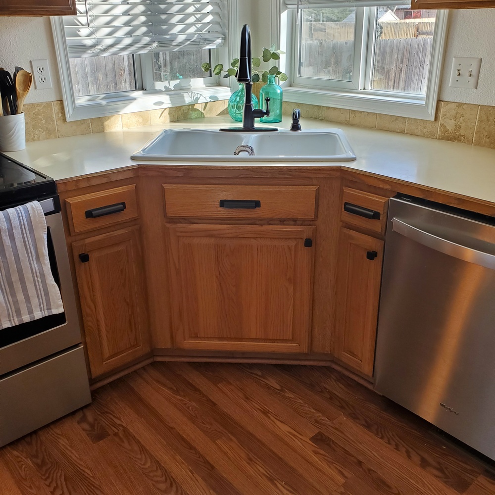 updating '80s oak cabinets